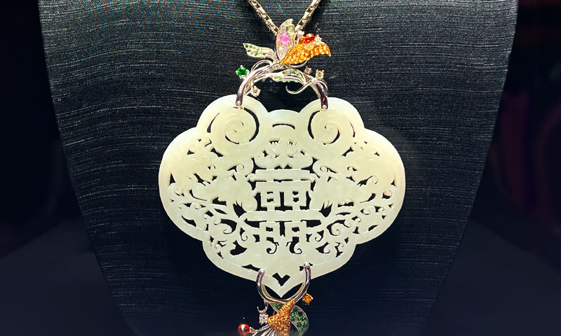 古玉現風華 ＿ 難得一見 ‧ 穿戴藝術 ‧ 百韻匠包 一見藝術公司 一見古美術生活 古董衣 古服 古漢服 古著 萬縷 千絲 漢服 古風配飾 玉 翡翠 白玉 和闐玉 手工包包 一見如故 經戰會 第四回：之子于歸，終溫且惠_ 難得一見 ‧ 穿戴藝術 ‧ 百韻匠包 一見藝術公司 一見古美術生活